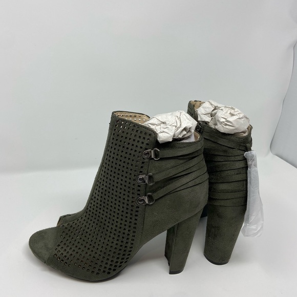 Catherine Malandrina - Picture 6 of 6